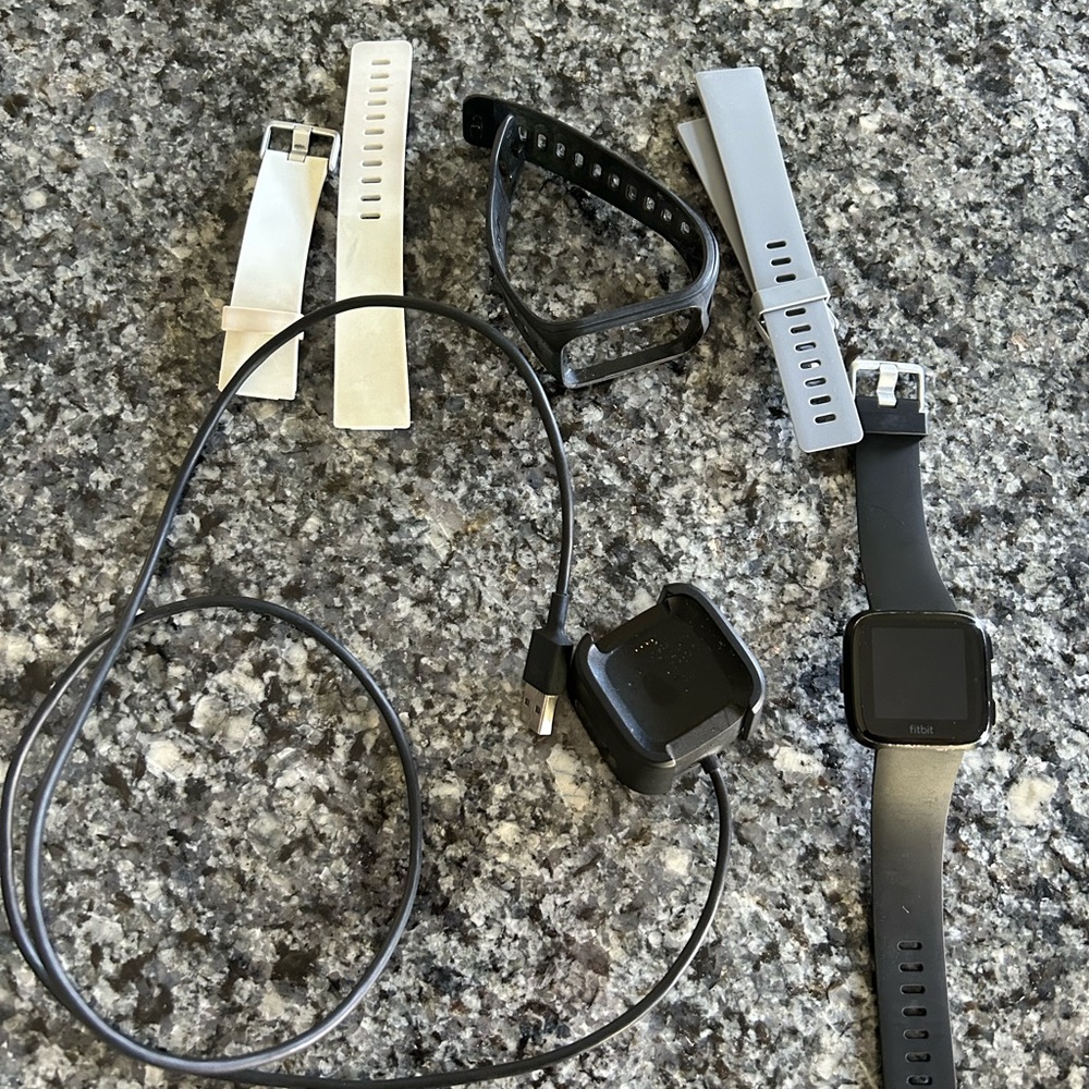 Fitbit Versa - Picture 2 of 2
